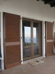 Ferramenta per porte e finestre. Serramenti Roncoroni Legno