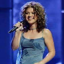 And not being shy, she has warmly shared her story with the rest of the world. What Kelly Clarkson Has Said About Her Weight Loss Journey Kelly Clarkson Weight Loss