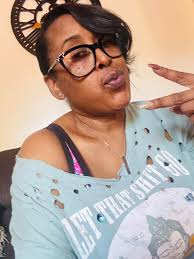 hi I m single I don't know why???