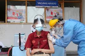 Gobierno restringe aplicación de dosis de astrazeneca a personas con trombosis. La Esperanza Llega En Pequenas Dosis Unicef