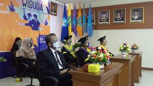 Berikut terlampir daftar nama wisudawan/wati yang mendapatkan undangan untuk mengikuti wisuda di ut pusat tanggal 18 juni 2019. Dampak Pandemi Covid 19 Universitas Terbuka Gelar Wisuda Daring Dengan Protokol Kesehatan Ketat
