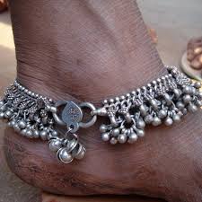Pin By Maria Lina Botelho On On The Road In Rajasthan India Silver Anklets Designs Anklets Indian Anklets