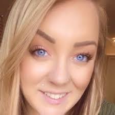 Randi Lee's Instagram, Twitter & Facebook