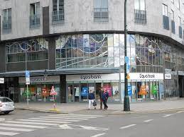 Equa bank pro své klienty vytvořila i mobilní bankovnictví, aby vše bylo možné vyřídit z pohodlí domova nebo ze zaměstnání. Category Equa Bank Wikimedia Commons