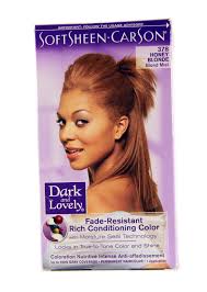 Cette coloration sans ammoniaque réchauffe de reflets dorés les pigments se fixent à la surface du cheveu pour un effet gainant et colorant en une seule étape. Dark And Lovely Coloration Blond Miel 378 Lady Edna