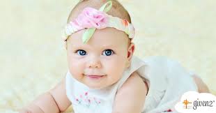 Bellissimo vestitino in pizzo per battesimo, con sacco/cuscino, compresi cuffietta e bavaglino. Vestiti Battesimo Bimba 5 Idee Per Far Felici Tutte Le Mamme