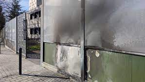 Check spelling or type a new query. A Nantes Le Portail D Une Ecole Primaire Prend Feu Apres Un Incendie Volontaire