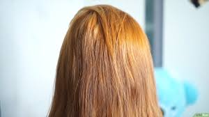 Cambiare colore di capelli per un uomo può non essere così scontato e tingere di biondo dei capelli castano scuro (ma anche di nero dei capelli biondi) è . 3 Modi Per Ossigenare I Capelli Wikihow