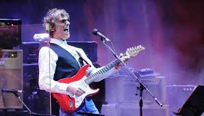 Si bien son difíciles de hallar, existen canciones que han sido traducidas 😆 esta muy padre por que te dice como componerla pero me gusto mas que con los comentarios y las instrucciones me ayude y compuce una cancion. Luis Alberto Spinetta El Flaco Nacio Un Dia Como Hoy 10 Canciones Para Recordar Al Padre Del Rock En Espanol Videos Trends El Bocon