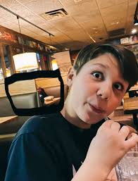 Strangers pay for daddy daughter date meal