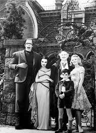 I mostri ha concluso la produzione nel 1966. I Mostri The Munsters Serie Tv 1964 Curiosando Nel Passato