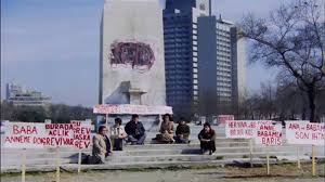 Show Tv Yesilcamin Kult Filmlerinden Neseli Gunler Filmini Sansurledi 2020 Film Tv Neseli
