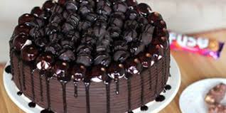 Those who bake know how important it is to give an outstanding finishing look to the cake. 10 Trending Birthday Cake Designs For Men 2021 Floweraura