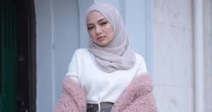 Nabil bersama dengan fattah amin dan nellofa , degar cerita neelofa ada terlepas cakap something , jom tengok. Netizen Dakwa Video Klcc Di Instagram Neelofa Ditujukan Buat Fattah Amin