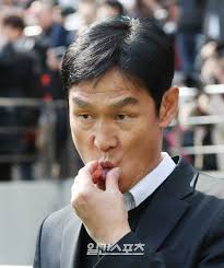 ‡ 국가대표팀의 출전횟수와 득점기록은 2005년 1월 1일 기준임. í¬í†  ìµœìš©ìˆ˜ ê°ë… ê¸´ìž¥ì˜ ê°œë§‰ì „