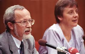 Einblicke in die arbeit der kanzlerin durch das objektiv der offiziellen fotografen. Angela Merkel S Journey From Madchen To Mutti Politico