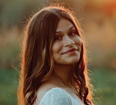 Ashley Barta's Instagram, Twitter & Facebook