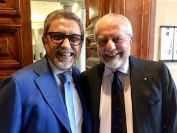 E quindi vi lasciamo con queste belle foto che abbiamo preso da ig. Crollo Napoli Acceso Diverbio Tra Alvino E Un Tifoso Quanto Ti Paga De Laurentiis Video L Arena Del Calcio
