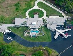Hot Celebrities Hot Actresses And Celebrity Videos John Travolta House Mansions Celebrity Houses