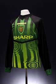 Shop 2020/21 home and away kits, as well as goalkeeper and third jerseys for the whole family. Manchester United Football Shirt 1997 1998 Goalkeepers Manchester United Football Manchester United Legends Football Shirts