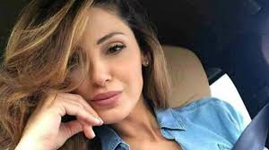 Since 1994, age 7, she began to take part in several shows in provincial and regional contests, collecting numerous placements, such as in 1999, where she placed second with minifestival della canzone of viterbo, which she won a year later. Anna Tatangelo Trasformata Pazzesca Col Nuovo Outfit