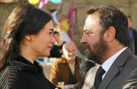 Televizyon dünyasına ilk adımı 2007 yılında attı. G5geufbkxb8qum