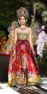 Dolce Gabbana Alta Moda Sartoria Fall Winter 2019 20 Dolce Gabbana S Midsummer Night S Dream Alta Moda Autumn Winter 2015 16 Tres Haute Diva Gabbana Dress Haute Couture Fashion Fashion