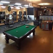 Ezt A Kepet Azert Valasztottuk Mert Minden Ferfi Szereti A Szorakozast Egy Ilyen Helyen Ha Varakozni Kell Barber Shop Barber Shop Interior Barber Shop Decor