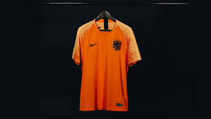 Vandaag werd bekend in welk tenue nederland de kwalificatie voor het wk 2018 in rusland zal gaan spelen. Met Deze Nieuwe Nike Nederlands Elftal Collectie Wordt De Weg Naar Boven Ingezet