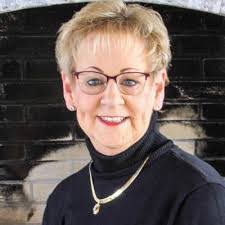 Lori Hart's Instagram, Twitter & Facebook