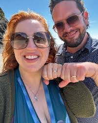 Lora Kerr's Instagram, Twitter & Facebook