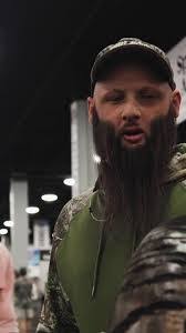 Hunter Evans's Instagram, Twitter & Facebook