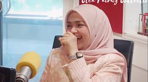 Comel pipi merah dato siti nurhaliza cover. Download Dato Sri Siti Nurhaliza Comel Bertudung Bawal