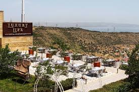 Şəhərimizin ən gözəl Restoranlarından biri olan "Luxury Life Restaurant" artıq fəaliyyətdədir. ✓Möhtəşəm Təamlar ✓Keyfiyyətli xidmət ✓Gülərüz Personal ✓Canlı Musiqi Bakınımızı yüksəkdən seyr edib,istirahətin keyfini dadın. 📝Rezerv üçün:(051) 992 ...