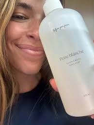 Voici une toute nouvelle recette de purée de dattes au chocolat façon  brownie (j'viens d'en manger 5 morceaux en faisant une petite danse  exotique entre chacun!) beaucoup trop bon. C'est un dessert «