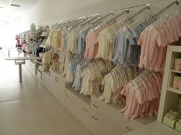 Garantiamo prodotti di qualità e realizziamo ogni esigenza dei nostri clienti offrendo soluzioni personalizzate. Arredamento Negozio Abbigliamento Arredo Negozi Vestiti