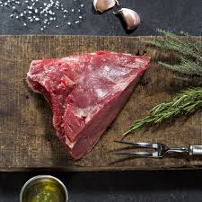 Per questa ricetta si usa il codone di manzo, si trova a fianco della coda, sui glutei, può raggiungere i 2 kg ed ha una forma triangolare, caratteristico è lo strato di grasso (anche di 1cm). Codone Di Fassona Piemontese Biancardi 1950 Vendita Carne Di Qualita