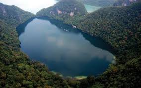 Tasik dayang bunting terletak di sebuah pulau yang membawa nama yang sama iaitu pulau dayang bunting. Legenda Wujudnya Tasik Dayang Bunting Malaysiapost