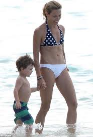 Singer Sheryl Crow Adopts Another Child At The Age Of 48 Sheryl Crow Crow Singer