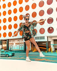 It S Day 2 Of Ultra Music Festival And Pv Babe Katelyn Is Back At It Again Catch Her On Our Story All Weekend Long To See Coachella Stil Sokak Stili