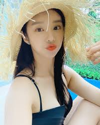 Con tin đẹp nhất màn ảnh" tiết lộ hậu trường táo bạo với sao nam hơn 8 tuổi