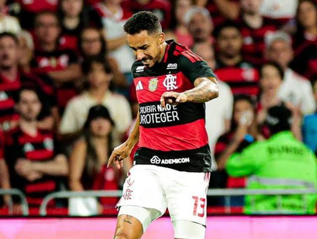 Flamengo informa sobre a sa&uacute;de de Danilo ap&oacute;s cirurgia devido a fraturas | R&aacute;dio Itatiaia