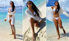 Message, twitter, instagram from naomi, latest message from naomi. Naomi Osaka Poses In Bikini After Trolls Criticise Swimsuit Photos Daily Mail Online