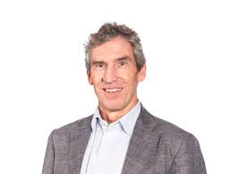 Elle s'est pété la jambe au ski l'hiver dernier. Peter Trueman Mckinsey Company