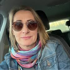 Forever Living Products oferuje szeroką gamę produktów, w tym napoje,  suplementy diety, produkty pielęgnacyjne oraz do kontroli wagi. Jest wiele  powodów, by nawiązać współpracę z Forever, oto niektóre z naszych  ulubionych: ZYSKASZ: •