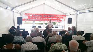 Neamţ sau prin virament, în contul ro58rncb0196027795740001, deschis la b.c.r. Poetul Mircea Dinescu La Targul De Carte De La Piatra NeamÅ£ Ziarul De Roman