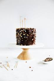 Classic Yellow Cake With Chocolate Creme Fraiche Frosting Hummingbird H Chocolate Creme Yellow Cake With Chocolate Frosting Recipe Chocolate Frosting Recipes