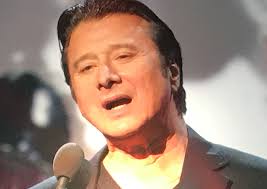 Rock and roll hall of famer, steve perry has released traces (alternate versions & sketches), a companion to 2018's. Steve Perry Sings A Song Called Crushing Disappointment Fails To Join Journey On Rnr Hof Stage Rock And Roll Globe