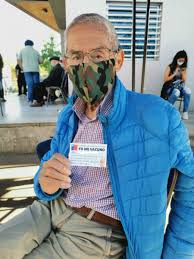 Con esta imagen el agente topo mostró al mundo que se vacunó. Maite Alberdi On Twitter Un Agente Topo