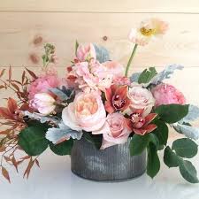 Medium Larger Arrangement Vessel Designer S Choice Flowers Could Include Garden Roses Ra Beautiful Flower Arrangements Flower Arrangements Beautiful Flowers